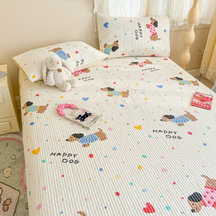 91家纺网 家纺一手货源 找家纺 妮可 2025新款热款花型印花全棉夹棉多功能床垫-床盖 甜心汪汪