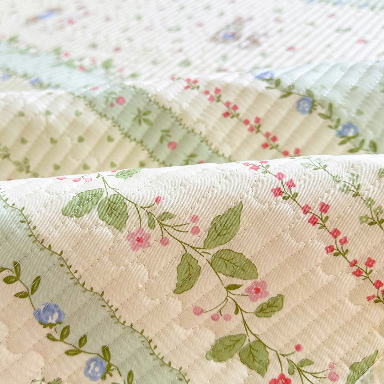 91家纺网 家纺一手货源 找家纺 （总）妮可 2025热款学生床全棉夹棉多功能床垫-床盖