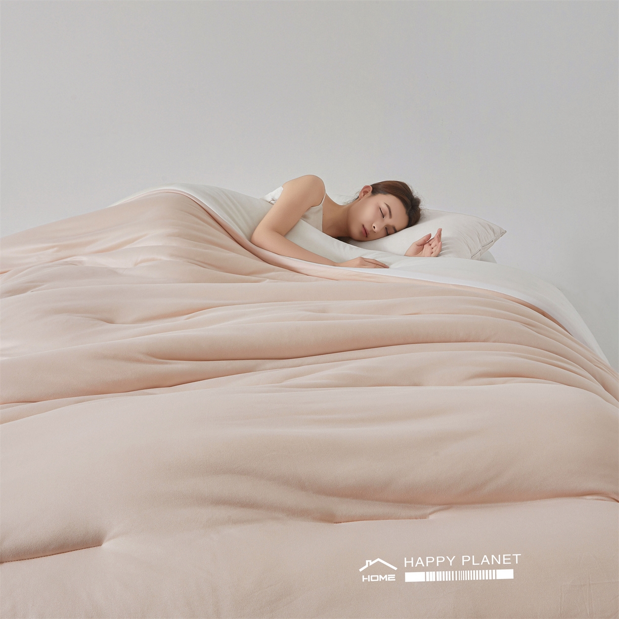 91家纺网 家纺一手货源 找家纺 阳光被业 2025亚朵同款A类针织棉大豆被春秋被四季被A类针织棉芯秋冬保暖被子 柔云粉