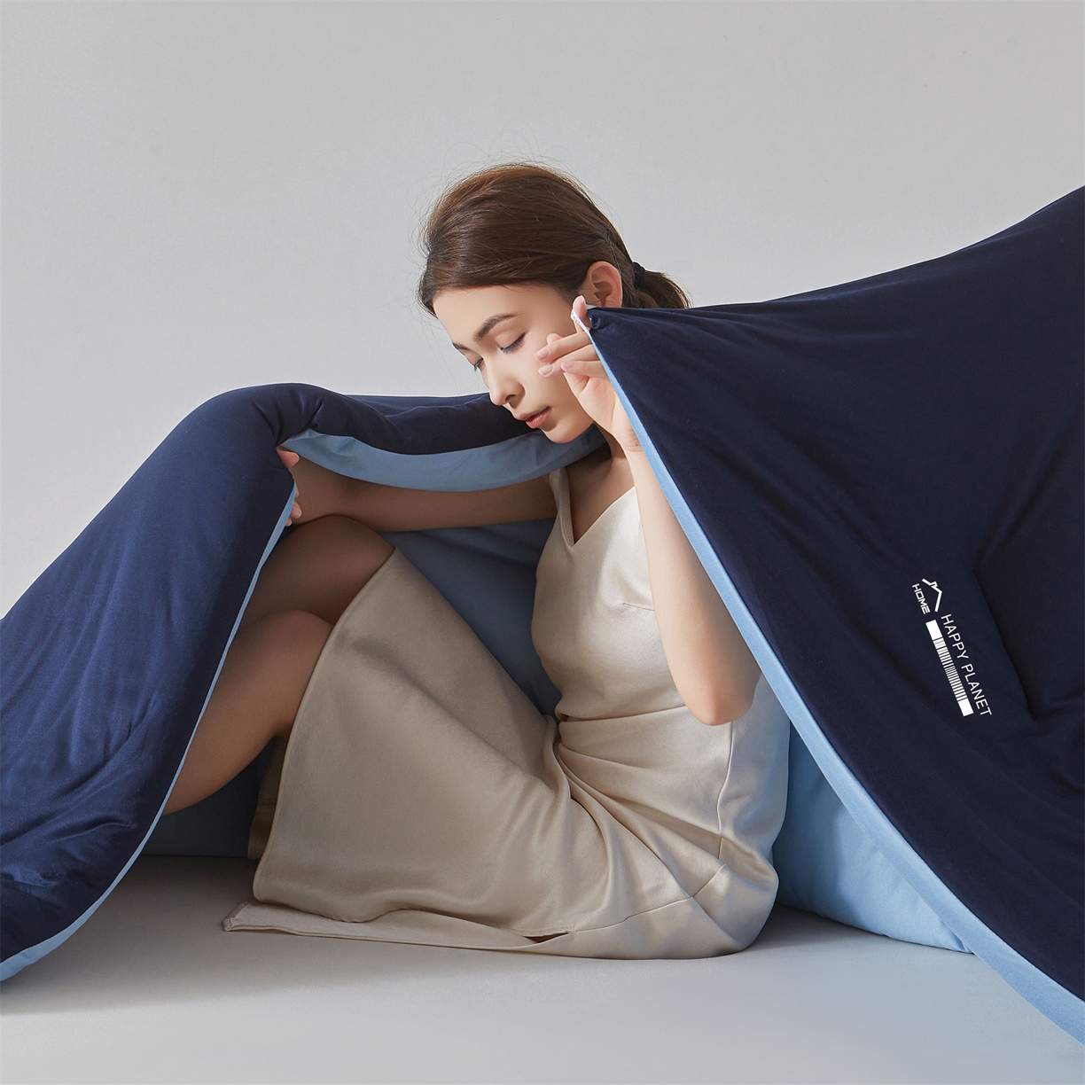 91家纺网 家纺一手货源 找家纺 阳光被业 2025亚朵同款A类针织棉大豆被春秋被四季被A类针织棉芯秋冬保暖被子 深睡蓝