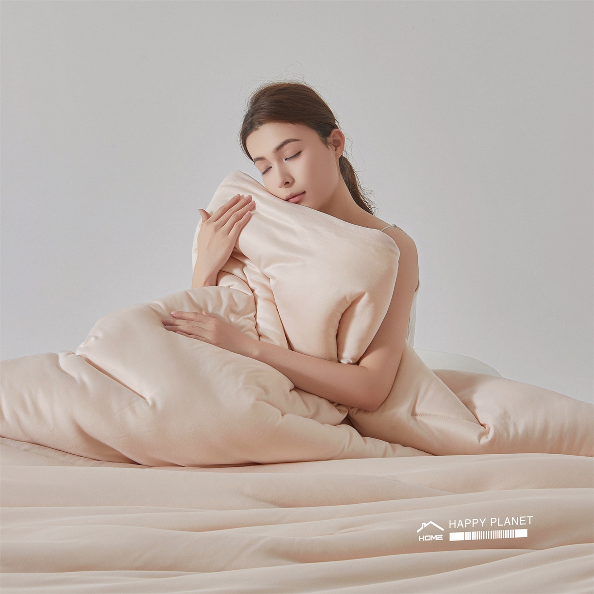 91家纺网 家纺一手货源 找家纺 阳光被业 2025亚朵同款A类针织棉大豆被春秋被四季被A类针织棉芯秋冬保暖被子 柔云粉