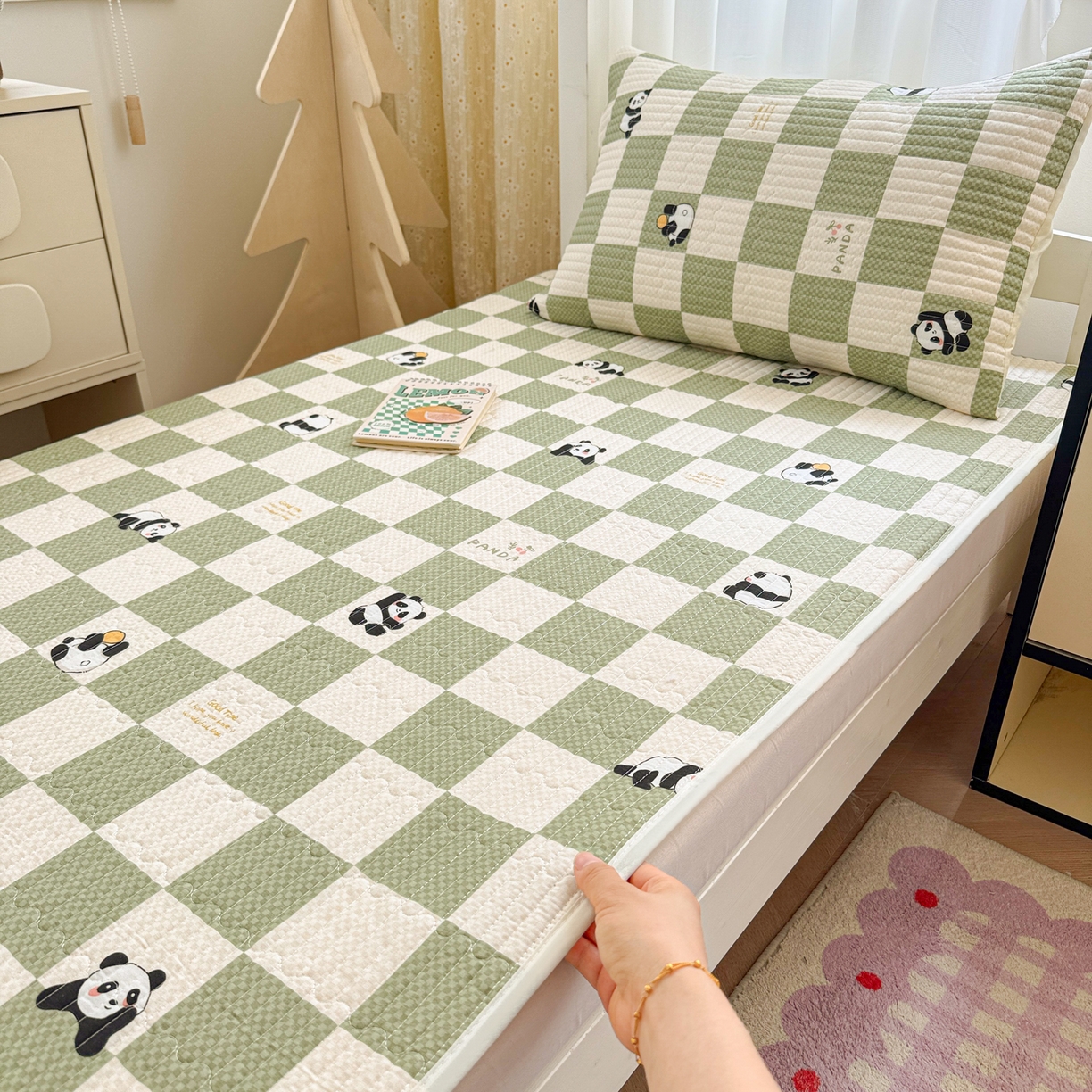 91家纺网 家纺一手货源 找家纺 （总）妮可 2025热款学生床全棉夹棉多功能床垫-床盖