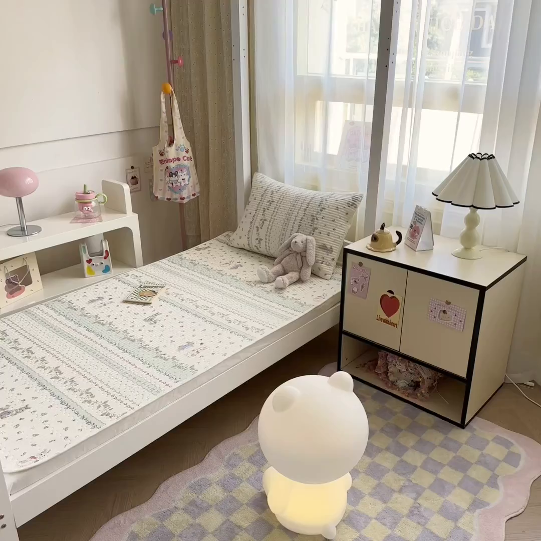 91家纺网 家纺一手货源 找家纺 妮可 2025热款学生床全棉夹棉多功能床垫-床盖 草莓小兔