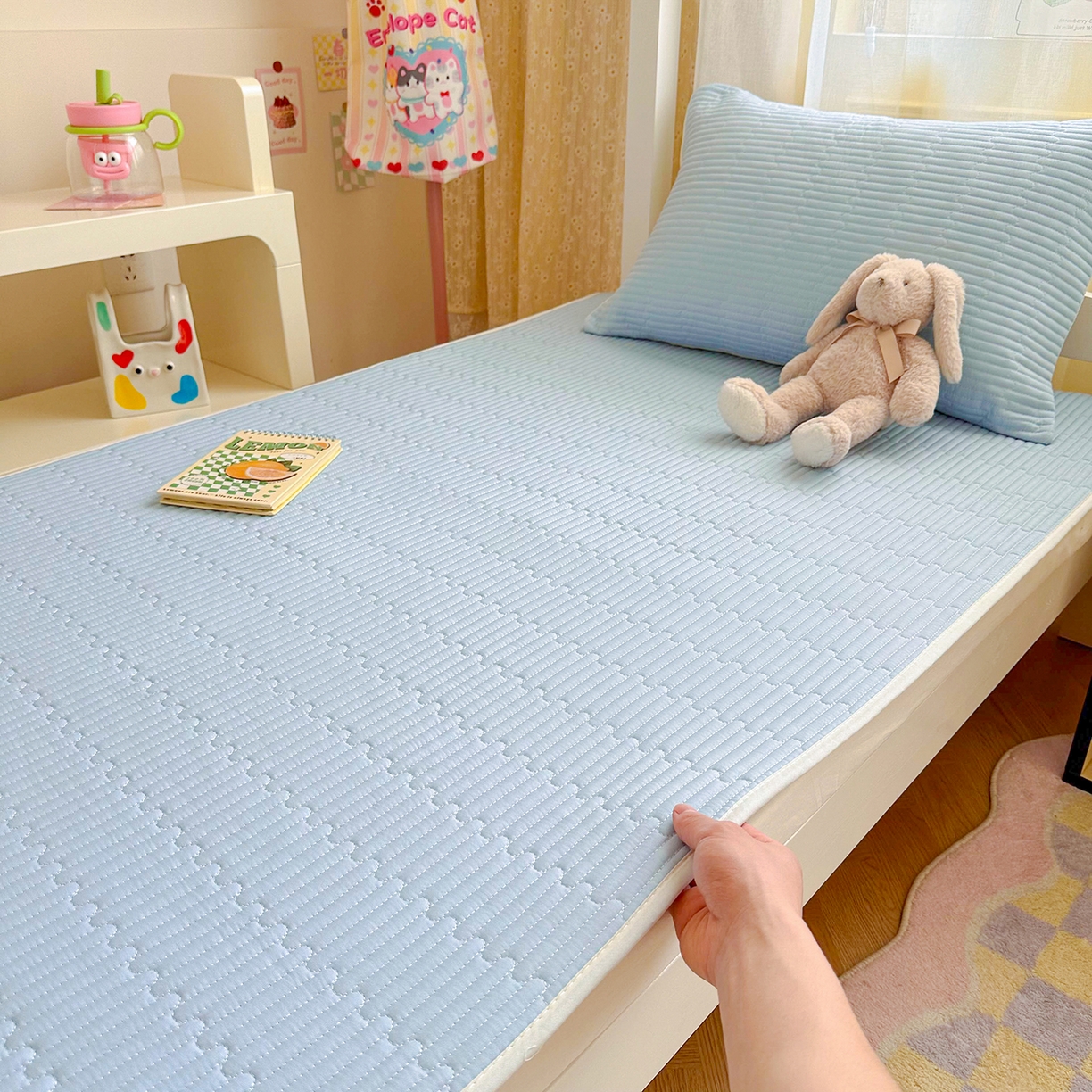 91家纺网 家纺一手货源 找家纺 妮可 2025热款学生床全棉夹棉多功能床垫-床盖 宾利蓝