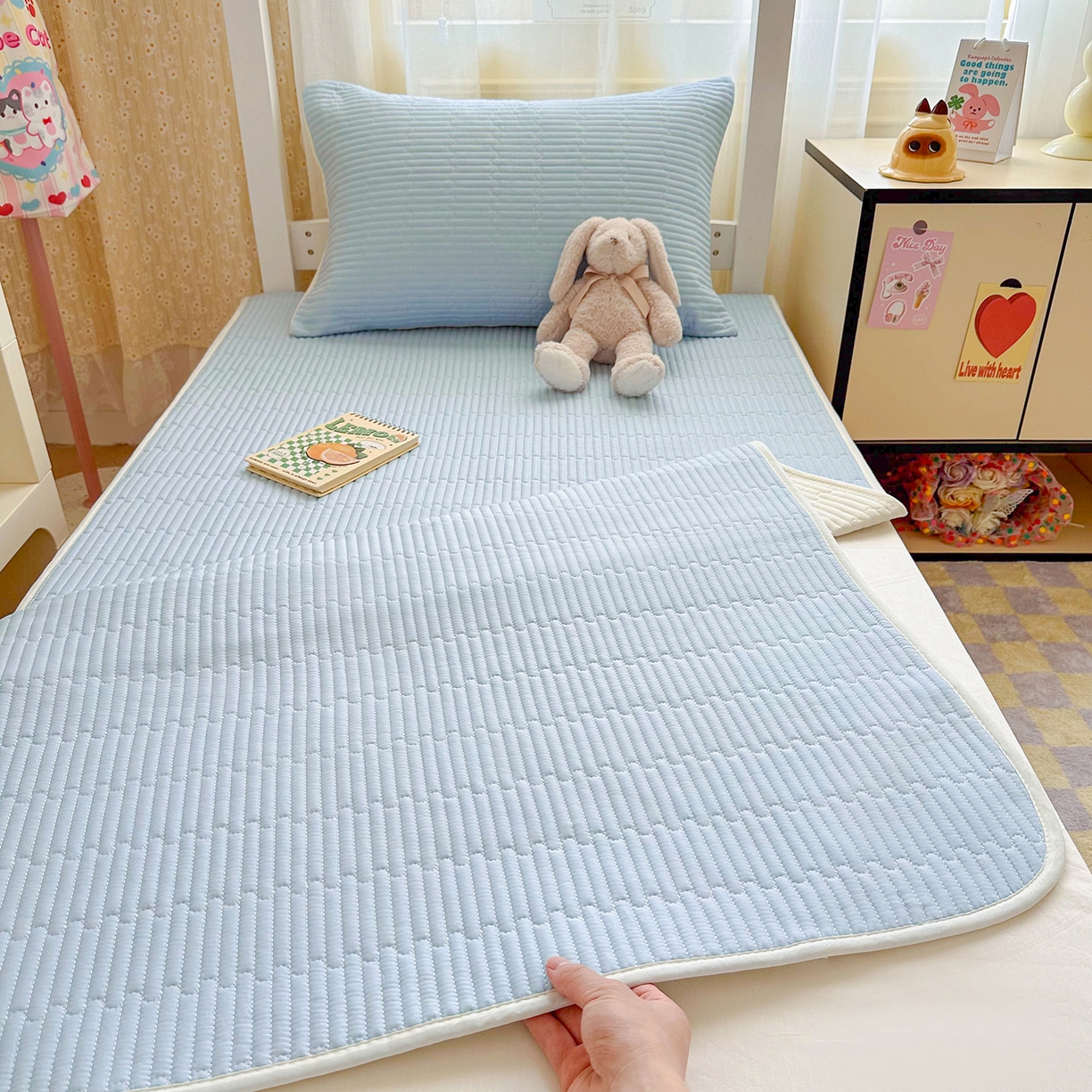 91家纺网 家纺一手货源 找家纺 妮可 2025热款学生床全棉夹棉多功能床垫-床盖 宾利蓝