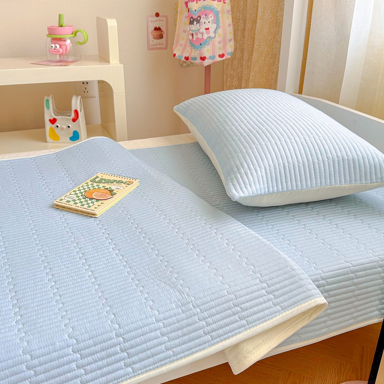 91家纺网 家纺一手货源 找家纺 妮可 2025热款学生床全棉夹棉多功能床垫-床盖 宾利蓝