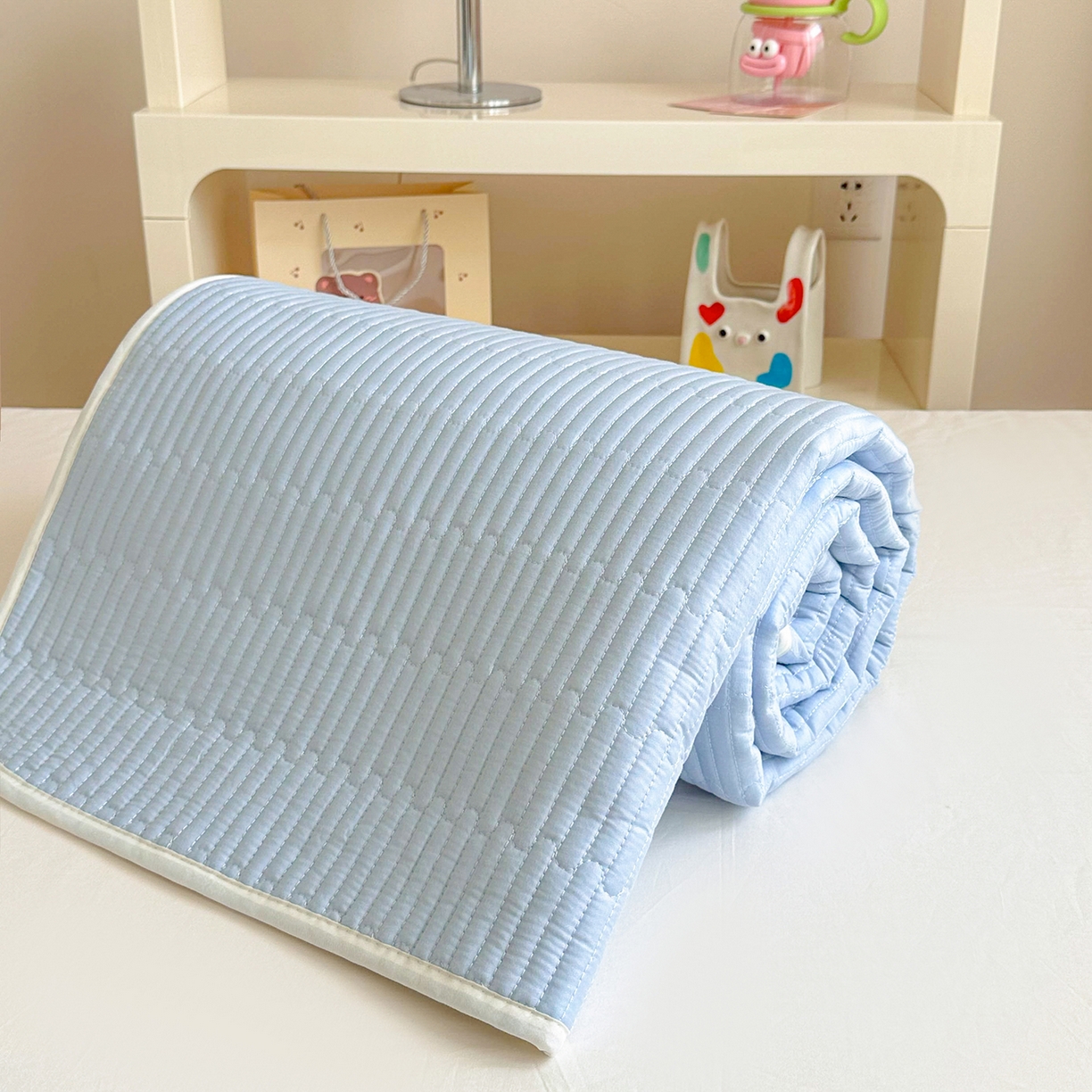 91家纺网 家纺一手货源 找家纺 妮可 2025热款学生床全棉夹棉多功能床垫-床盖 宾利蓝