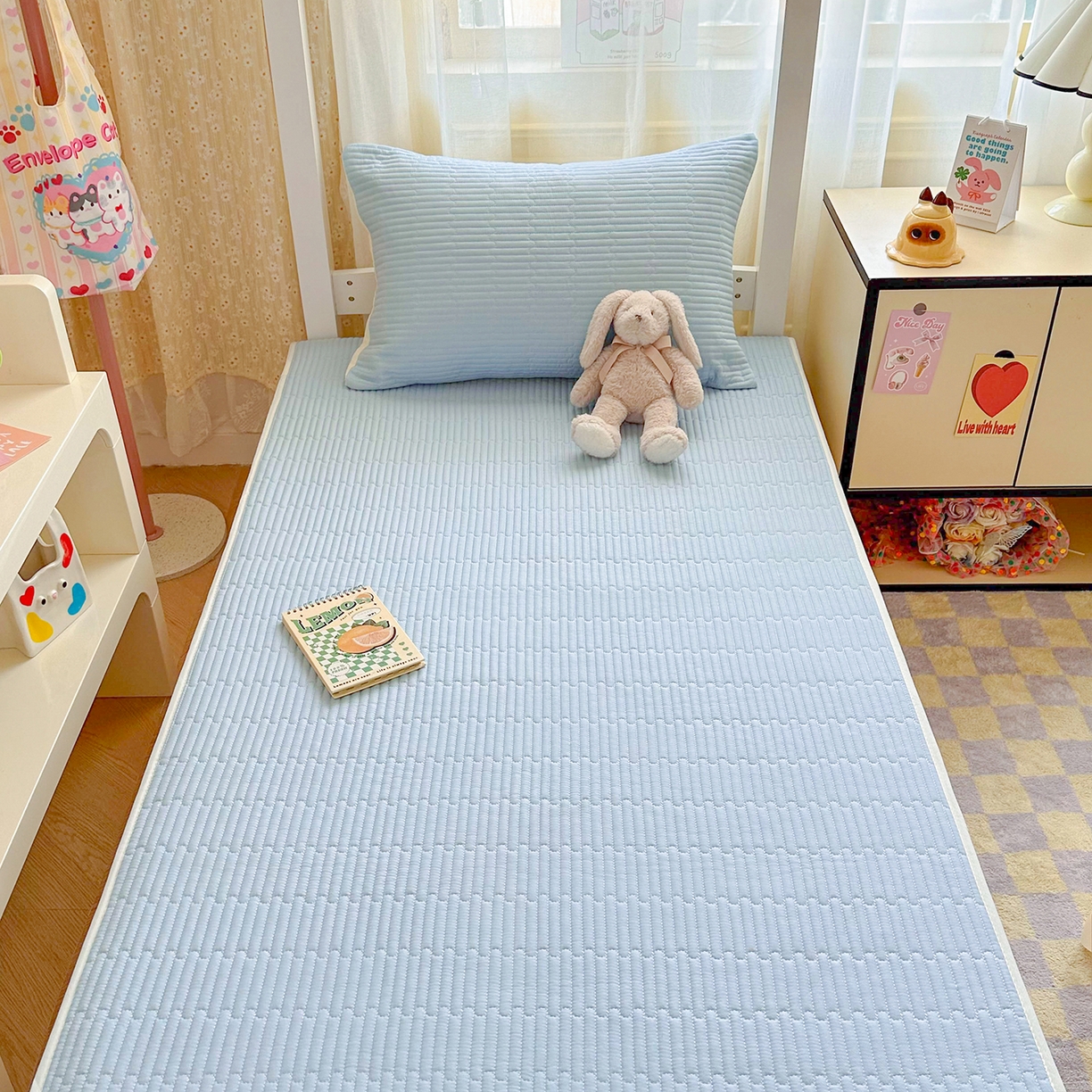 91家纺网 家纺一手货源 找家纺 妮可 2025热款学生床全棉夹棉多功能床垫-床盖 宾利蓝