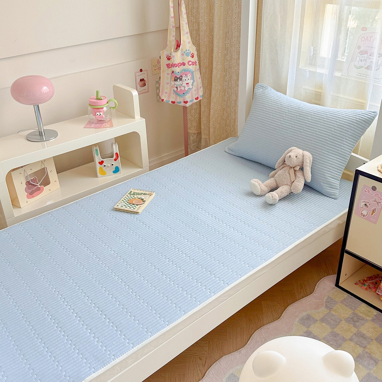 91家纺网 家纺一手货源 找家纺 妮可 2025热款学生床全棉夹棉多功能床垫-床盖 宾利蓝