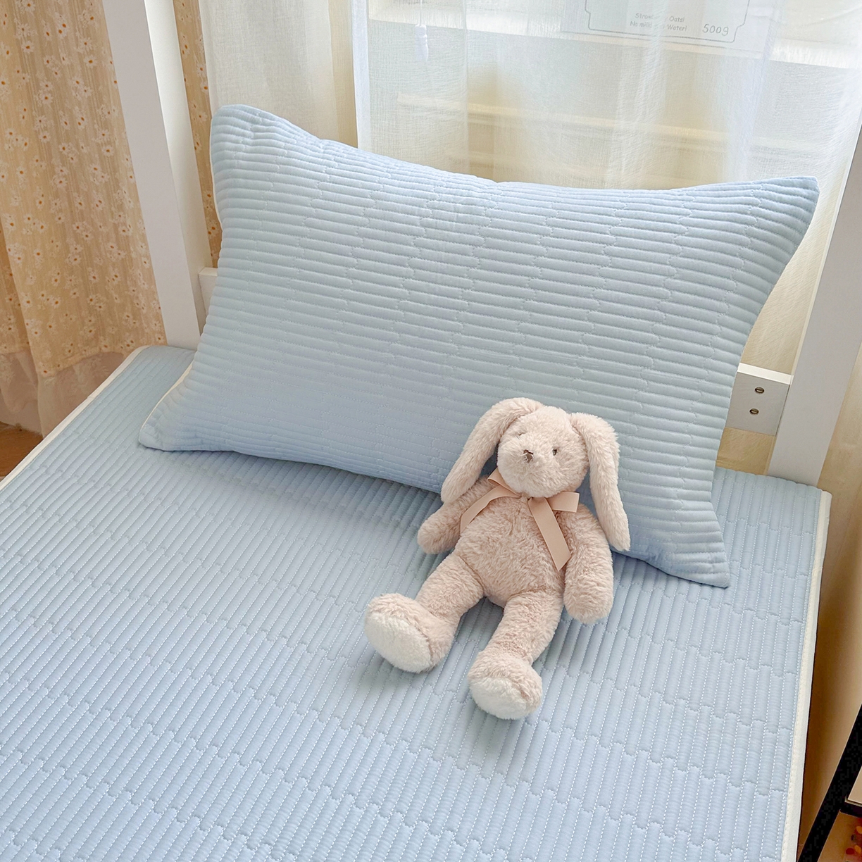 91家纺网 家纺一手货源 找家纺 妮可 2025热款学生床全棉夹棉多功能床垫-床盖 宾利蓝