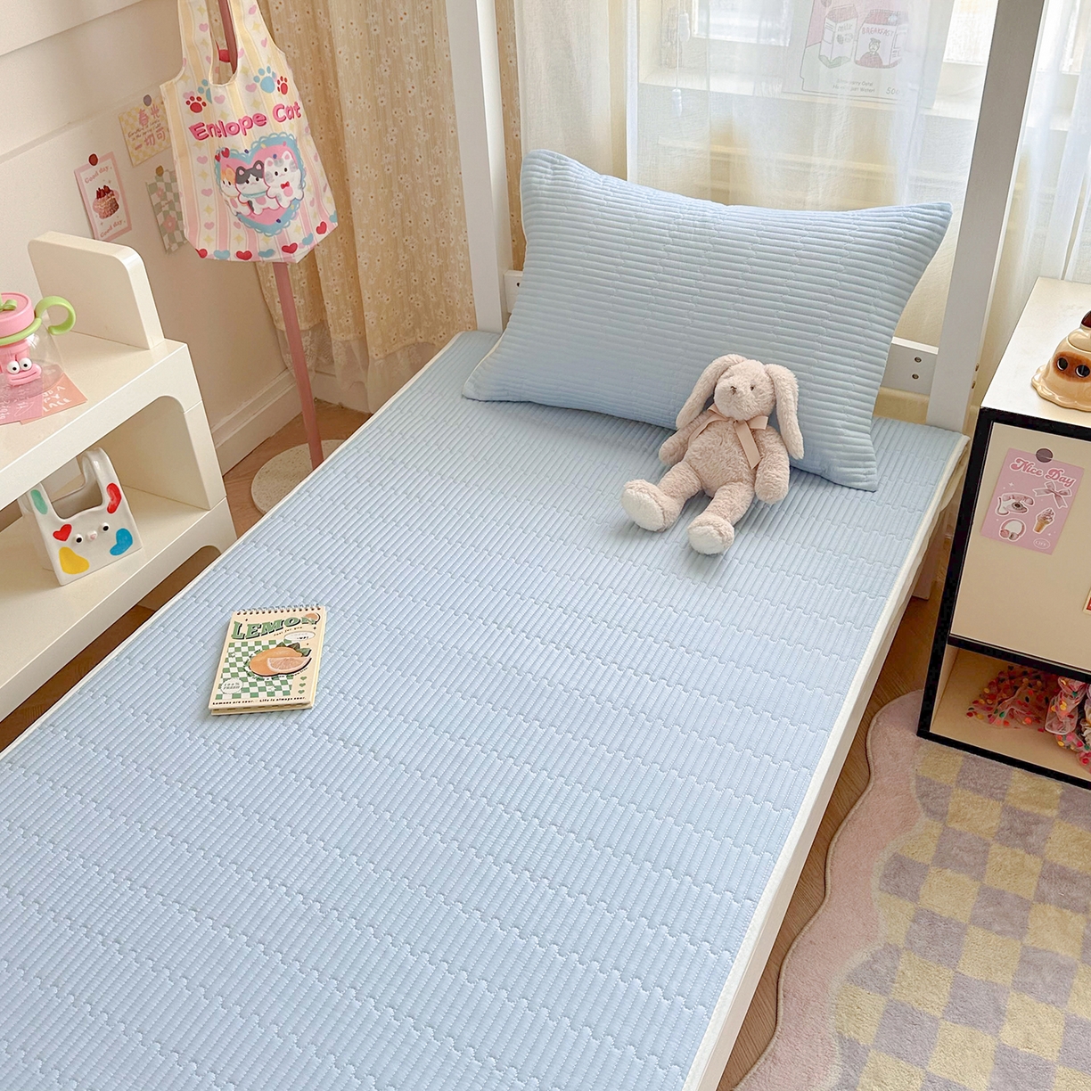 91家纺网 家纺一手货源 找家纺 妮可 2025热款学生床全棉夹棉多功能床垫-床盖 宾利蓝