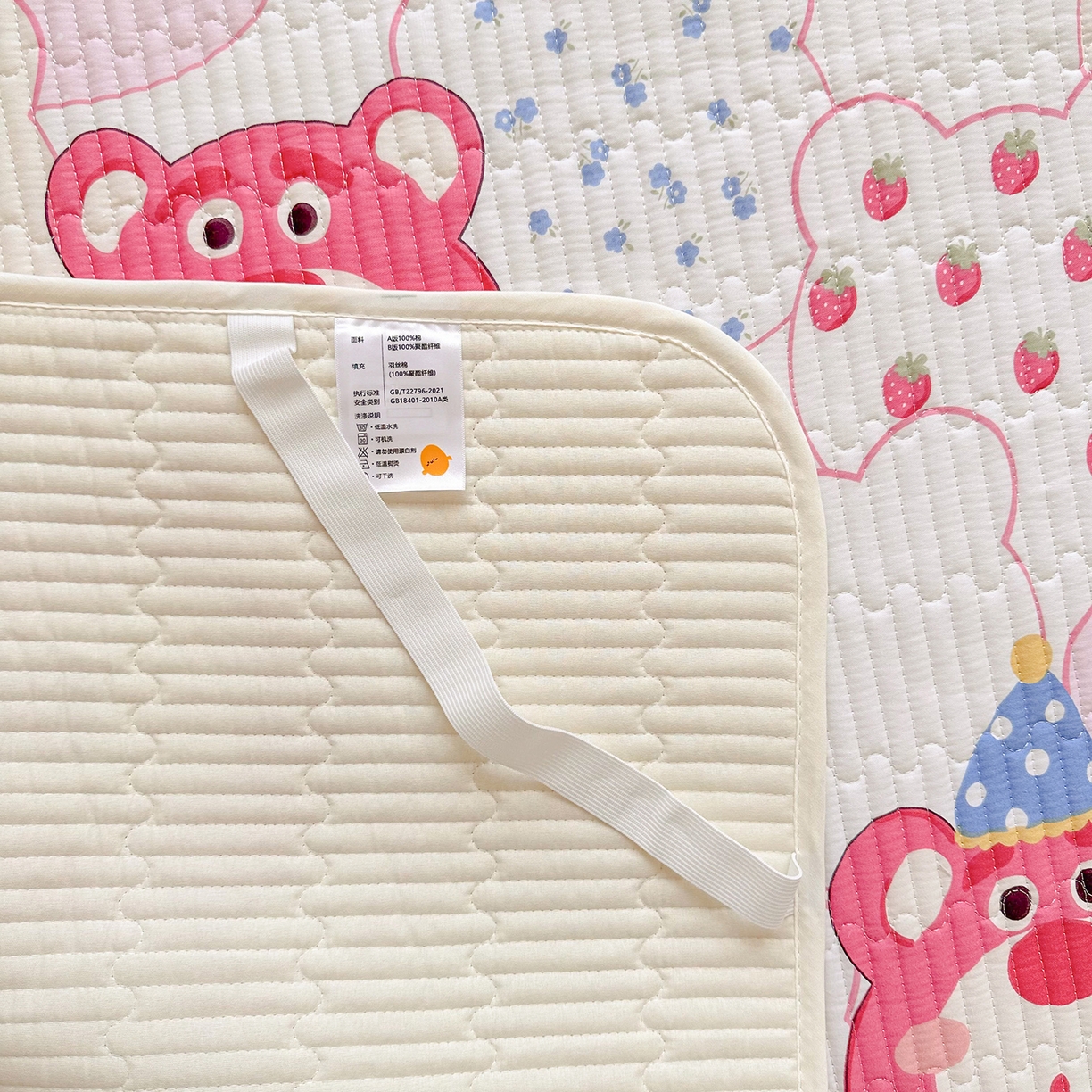 91家纺网 家纺一手货源 找家纺 妮可 2025热款学生床全棉夹棉多功能床垫-床盖 草莓熊