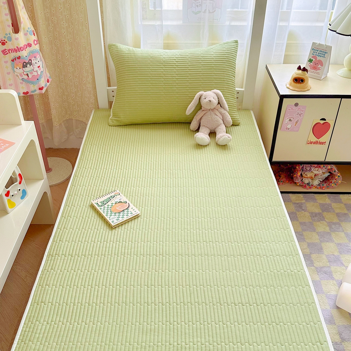 91家纺网 家纺一手货源 找家纺 妮可 2025热款学生床全棉夹棉多功能床垫-床盖 发芽绿