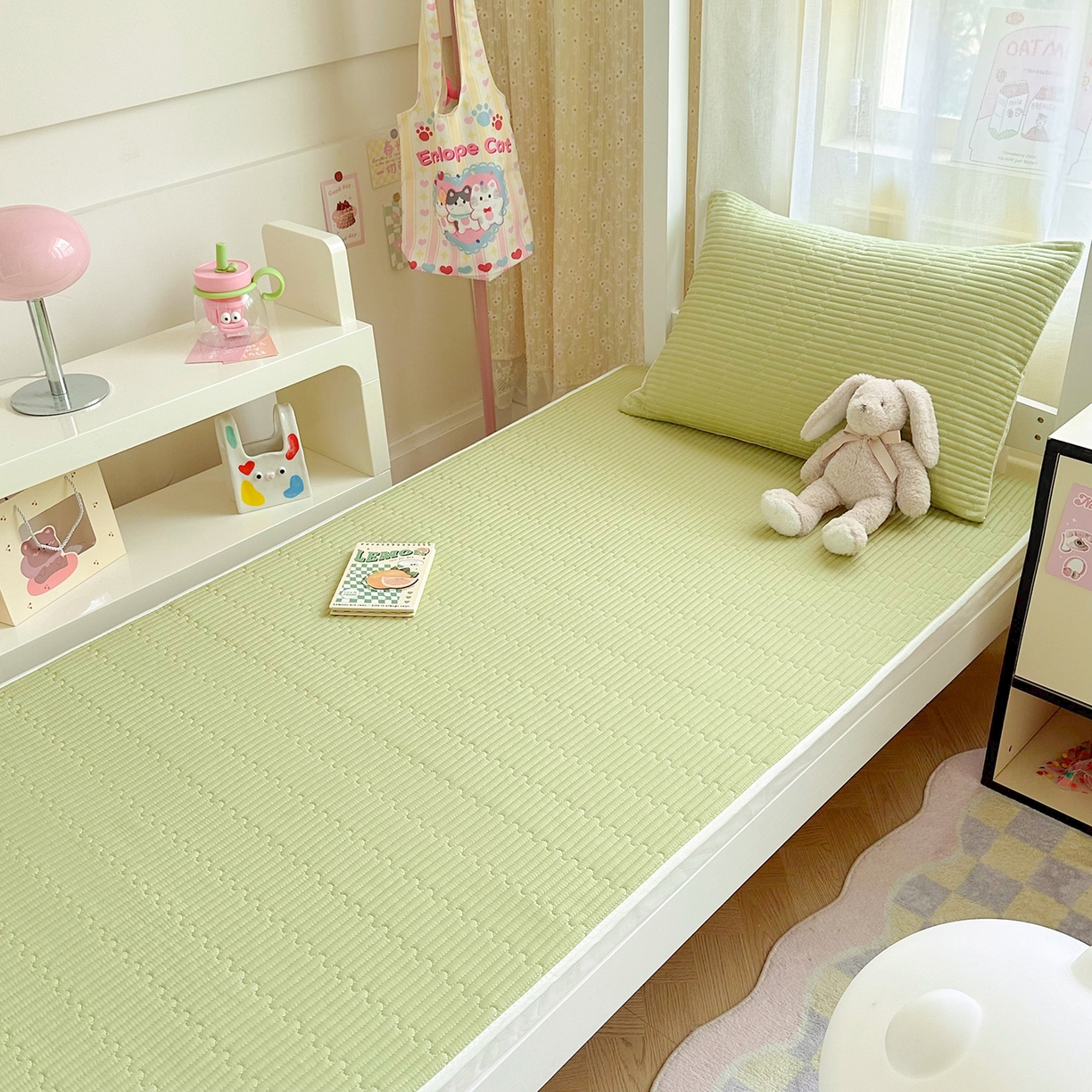 91家纺网 家纺一手货源 找家纺 妮可 2025热款学生床全棉夹棉多功能床垫-床盖 发芽绿