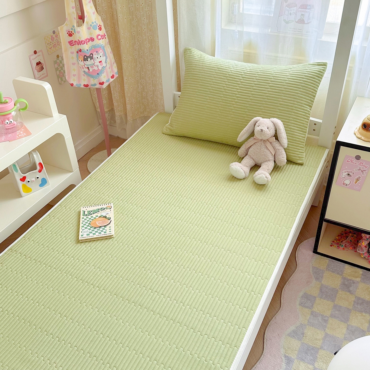 91家纺网 家纺一手货源 找家纺 妮可 2025热款学生床全棉夹棉多功能床垫-床盖 发芽绿