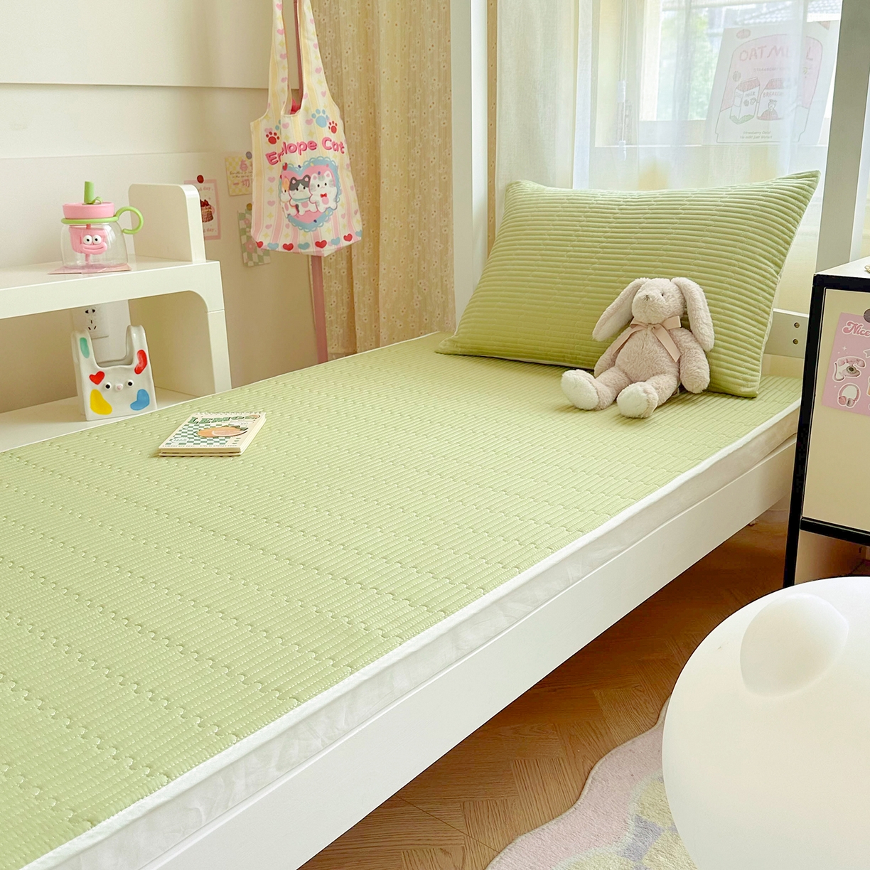 91家纺网 家纺一手货源 找家纺 妮可 2025热款学生床全棉夹棉多功能床垫-床盖 发芽绿