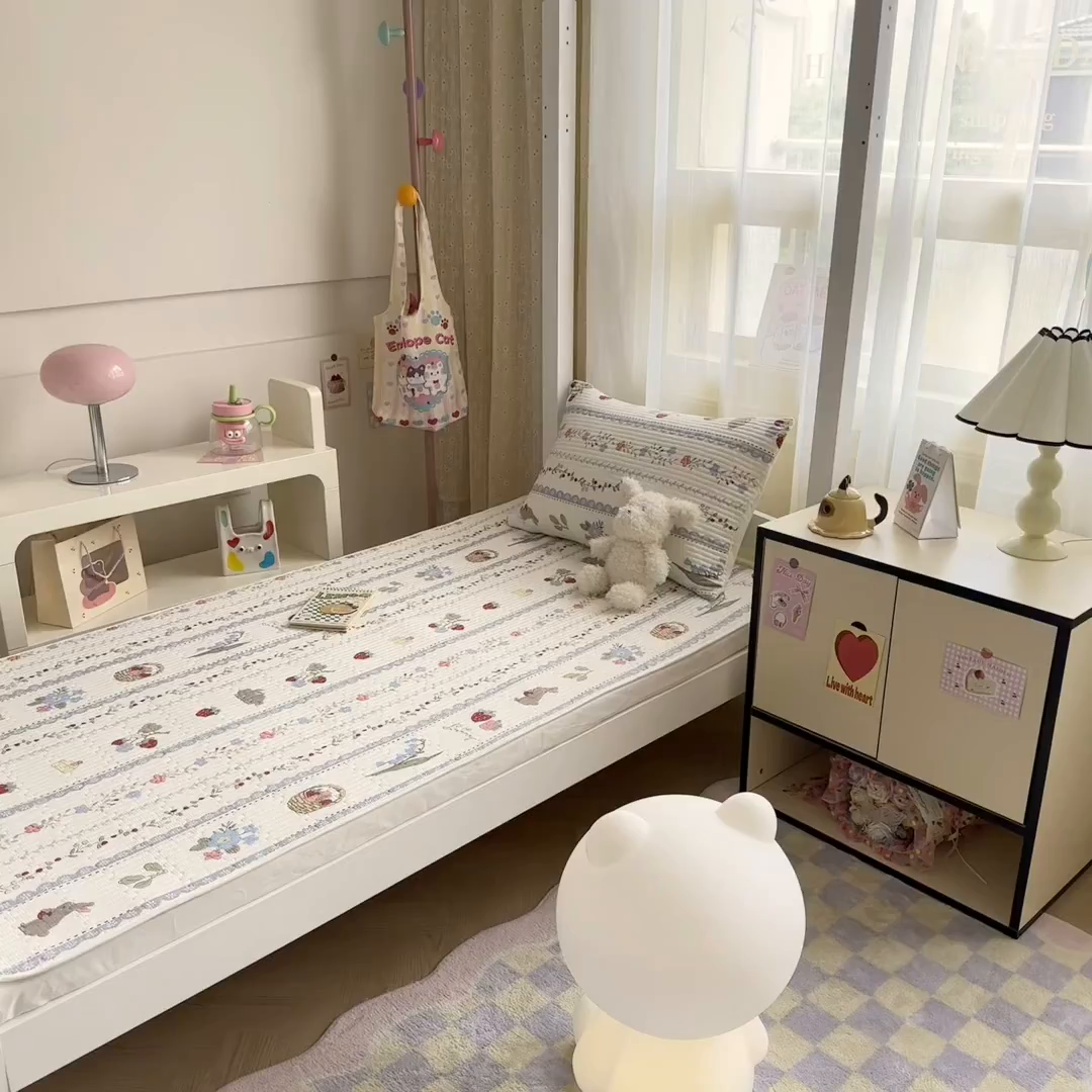 91家纺网 家纺一手货源 找家纺 妮可 2025热款学生床全棉夹棉多功能床垫-床盖 花丛兔兔