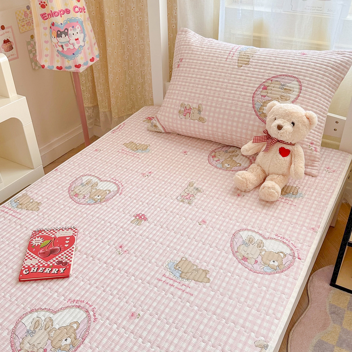 91家纺网 家纺一手货源 找家纺 妮可 2025热款学生床全棉夹棉多功能床垫-床盖 可爱珍妮