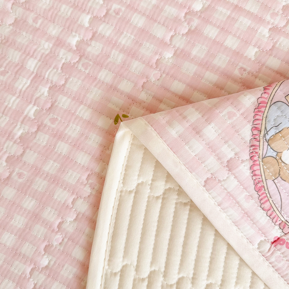 91家纺网 家纺一手货源 找家纺 妮可 2025热款学生床全棉夹棉多功能床垫-床盖 可爱珍妮