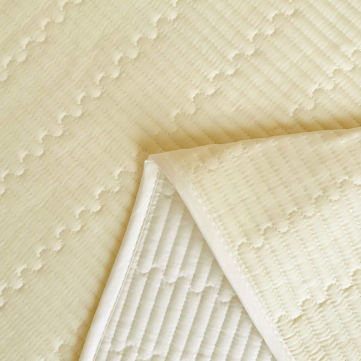 91家纺网 家纺一手货源 找家纺 妮可 2025热款学生床全棉夹棉多功能床垫-床盖 奶白色