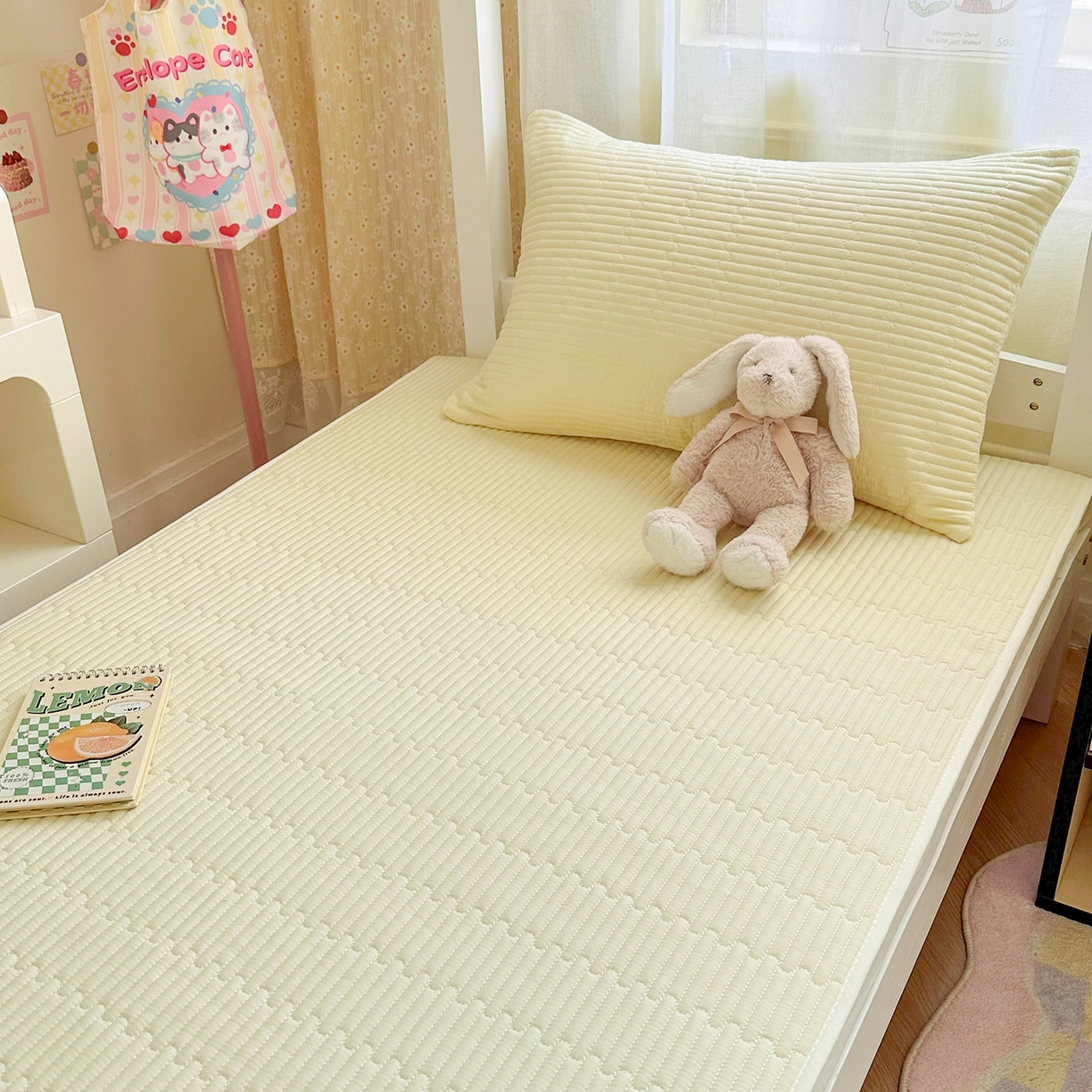 91家纺网 家纺一手货源 找家纺 妮可 2025热款学生床全棉夹棉多功能床垫-床盖 奶白色