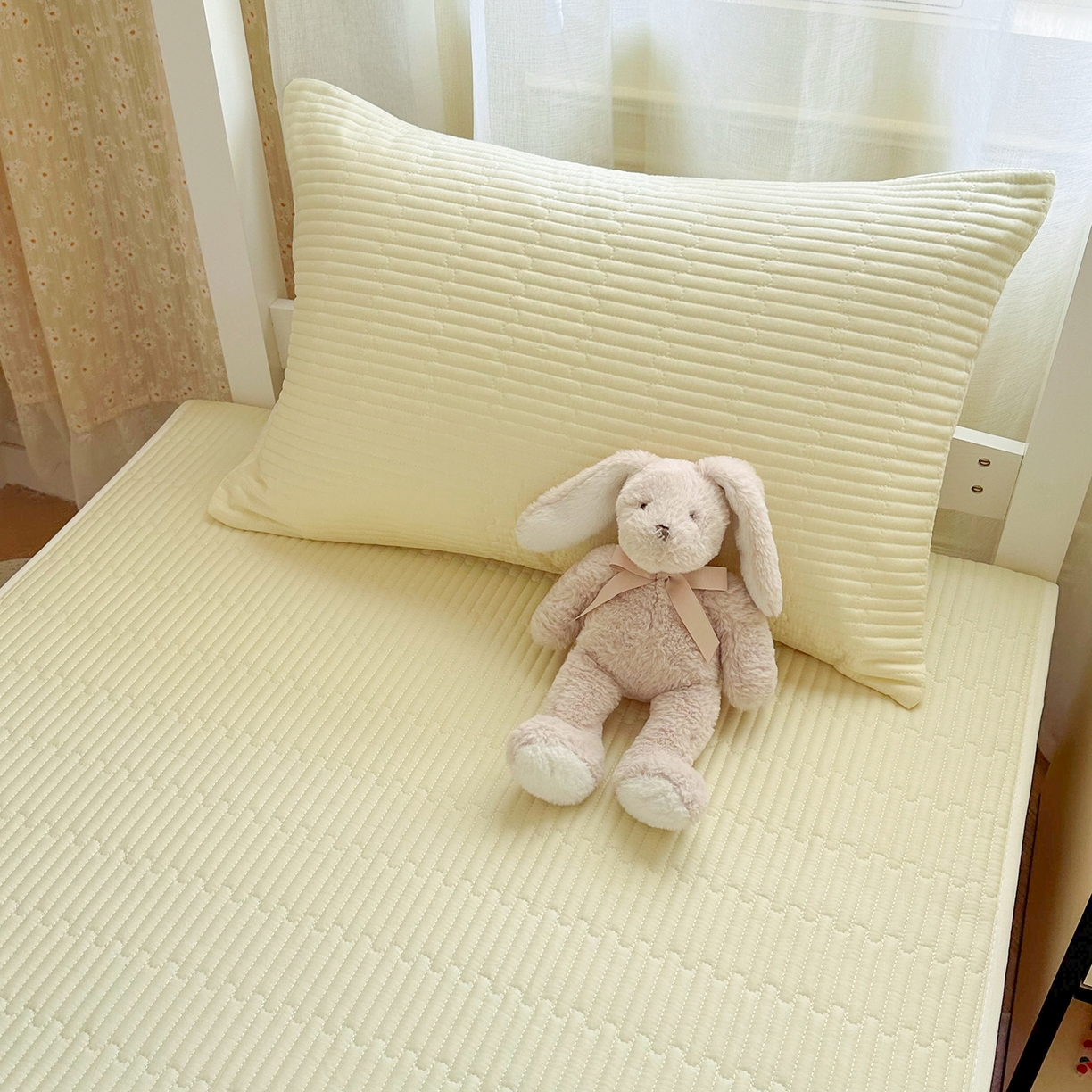 91家纺网 家纺一手货源 找家纺 妮可 2025热款学生床全棉夹棉多功能床垫-床盖 奶白色