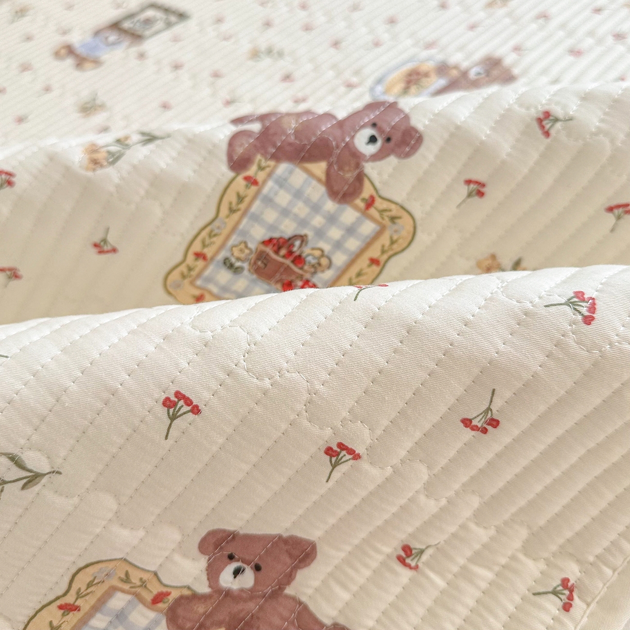 91家纺网 家纺一手货源 找家纺 妮可 2025热款学生床全棉夹棉多功能床垫-床盖 拍照小熊