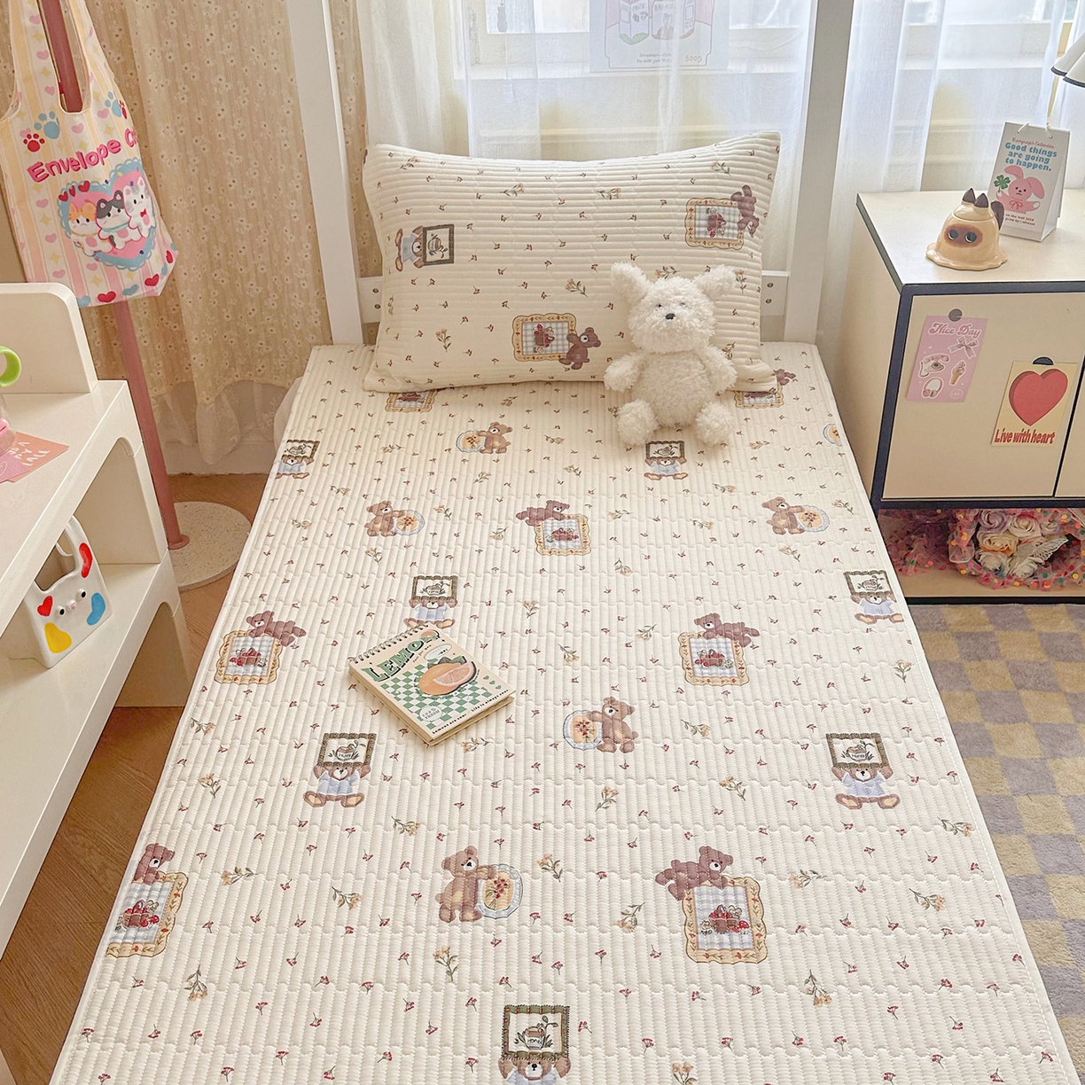 91家纺网 家纺一手货源 找家纺 妮可 2025热款学生床全棉夹棉多功能床垫-床盖 拍照小熊