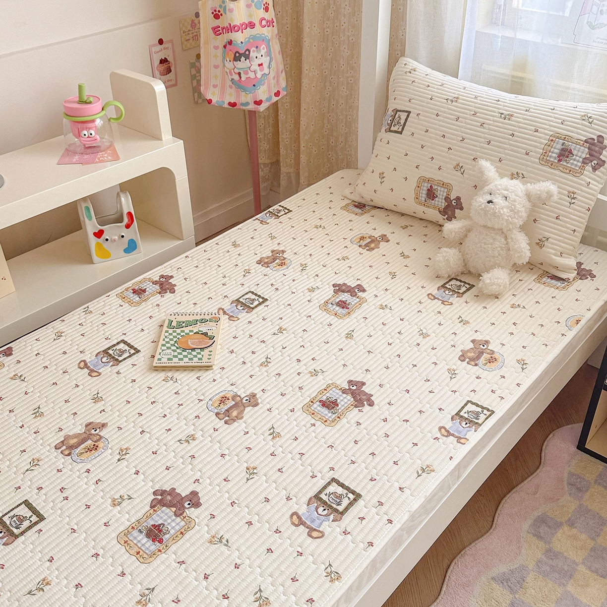 91家纺网 家纺一手货源 找家纺 妮可 2025热款学生床全棉夹棉多功能床垫-床盖 拍照小熊