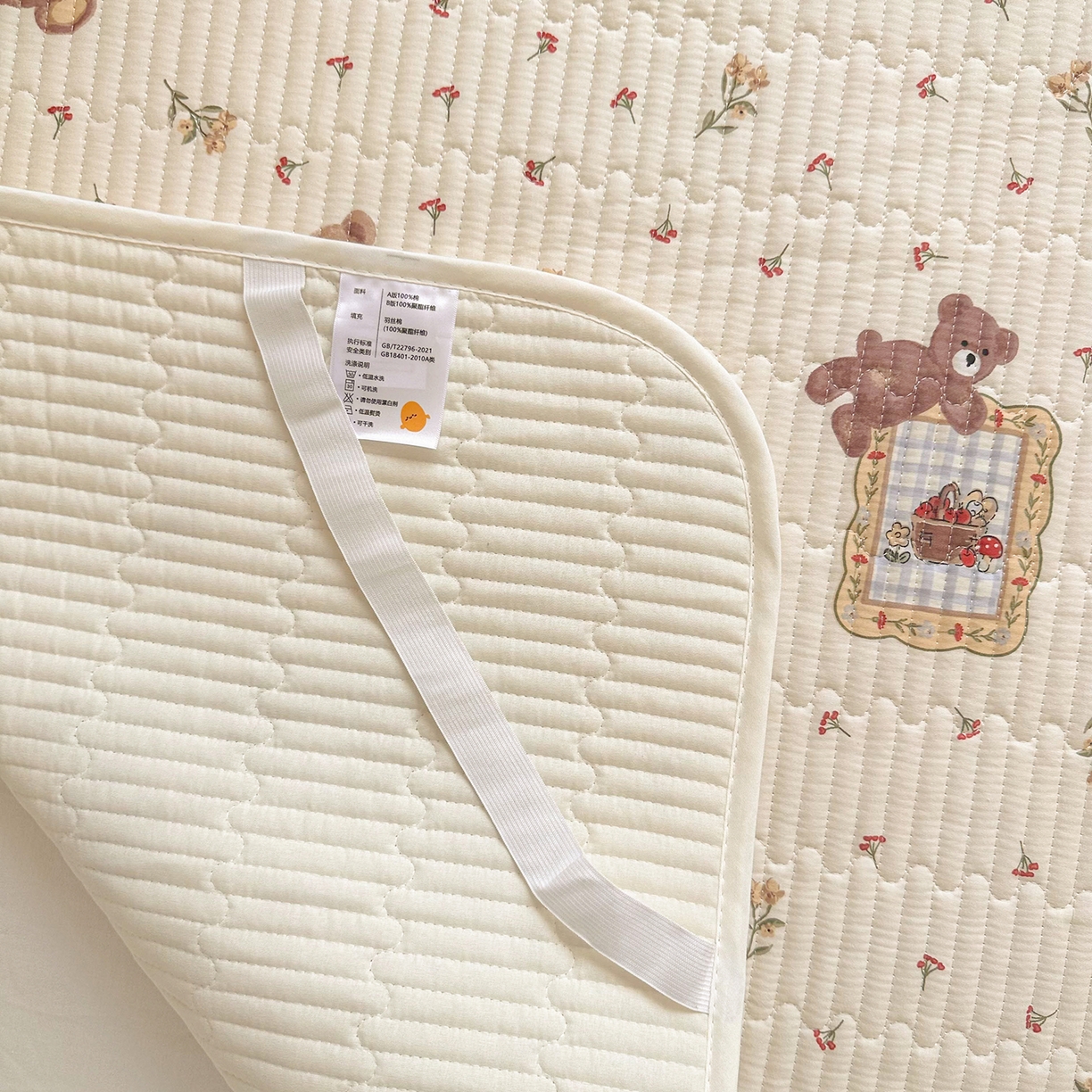 91家纺网 家纺一手货源 找家纺 妮可 2025热款学生床全棉夹棉多功能床垫-床盖 拍照小熊
