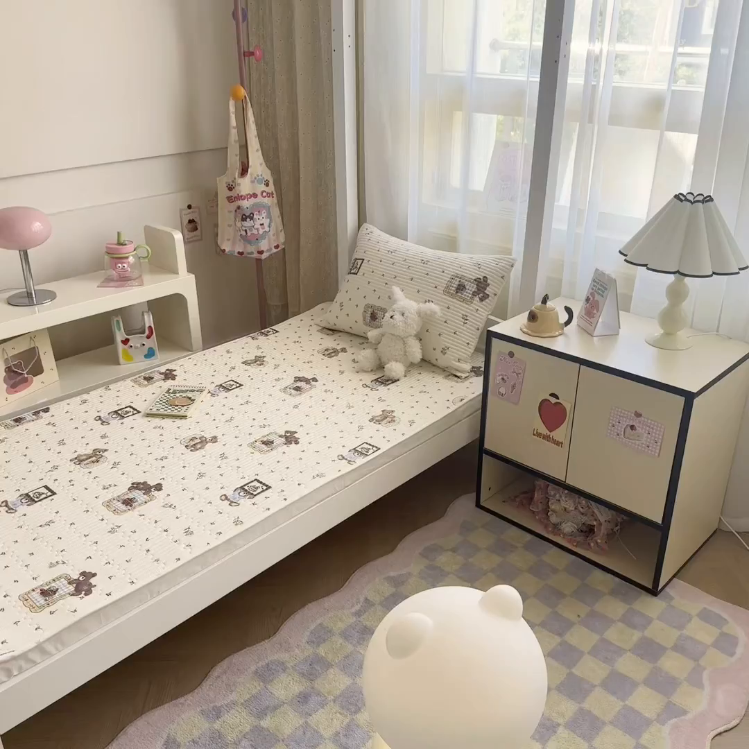 91家纺网 家纺一手货源 找家纺 妮可 2025热款学生床全棉夹棉多功能床垫-床盖 拍照小熊