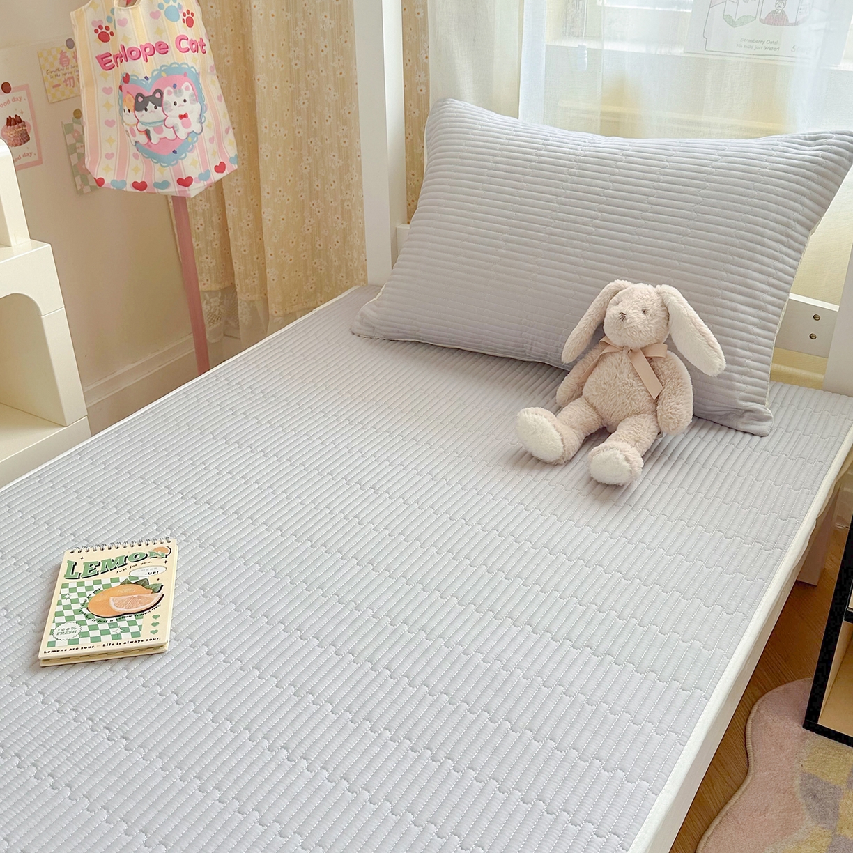 91家纺网 家纺一手货源 找家纺 妮可 2025热款学生床全棉夹棉多功能床垫-床盖 绅士灰