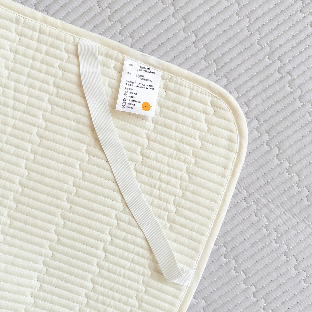 91家纺网 家纺一手货源 找家纺 妮可 2025热款学生床全棉夹棉多功能床垫-床盖 绅士灰