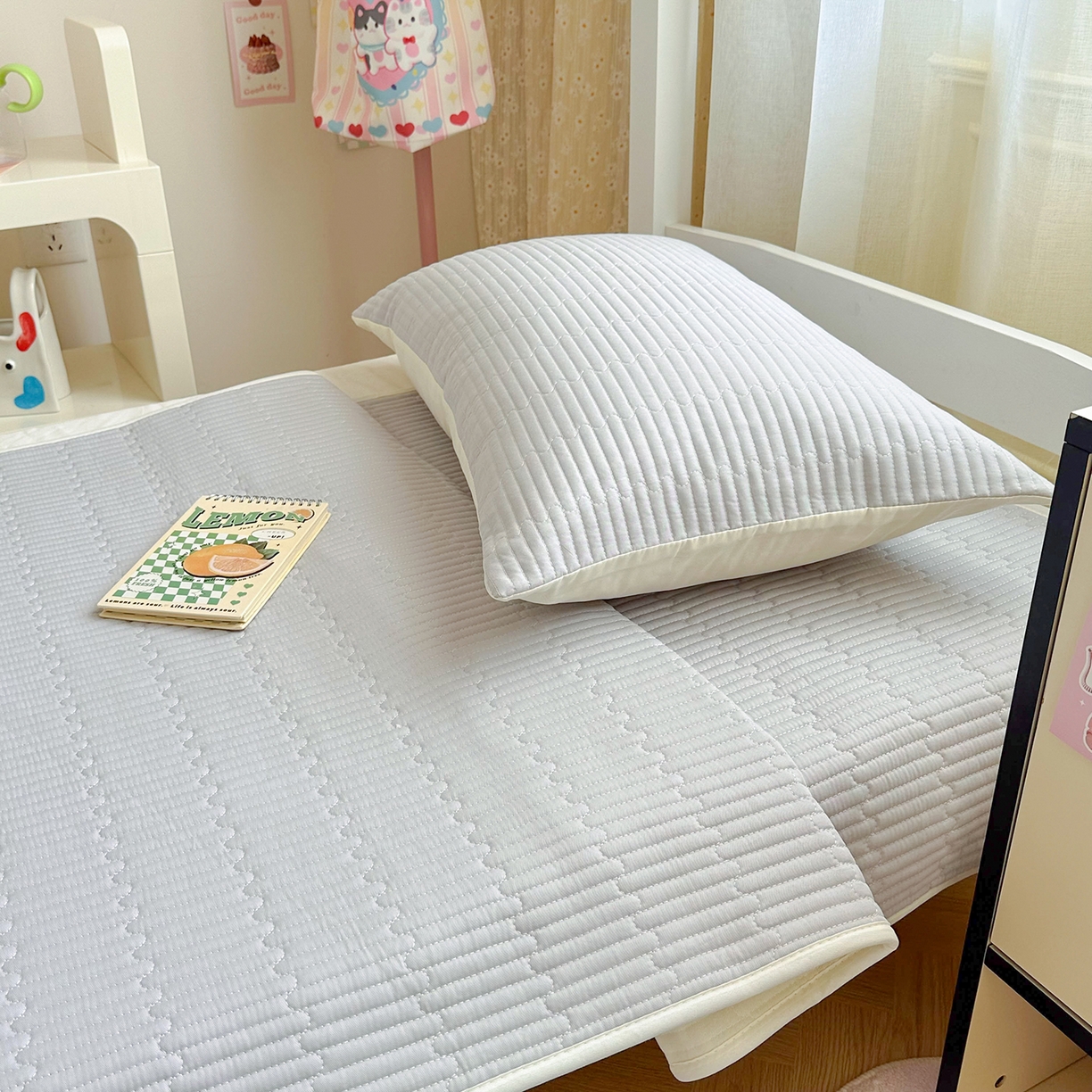 91家纺网 家纺一手货源 找家纺 妮可 2025热款学生床全棉夹棉多功能床垫-床盖 绅士灰