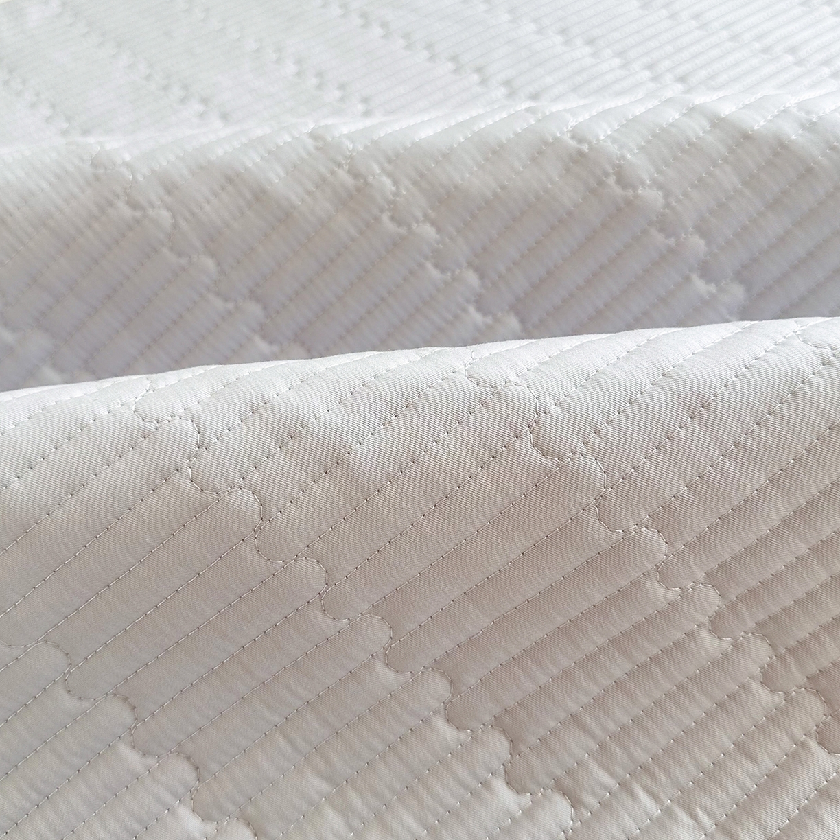 91家纺网 家纺一手货源 找家纺 妮可 2025热款学生床全棉夹棉多功能床垫-床盖 绅士灰