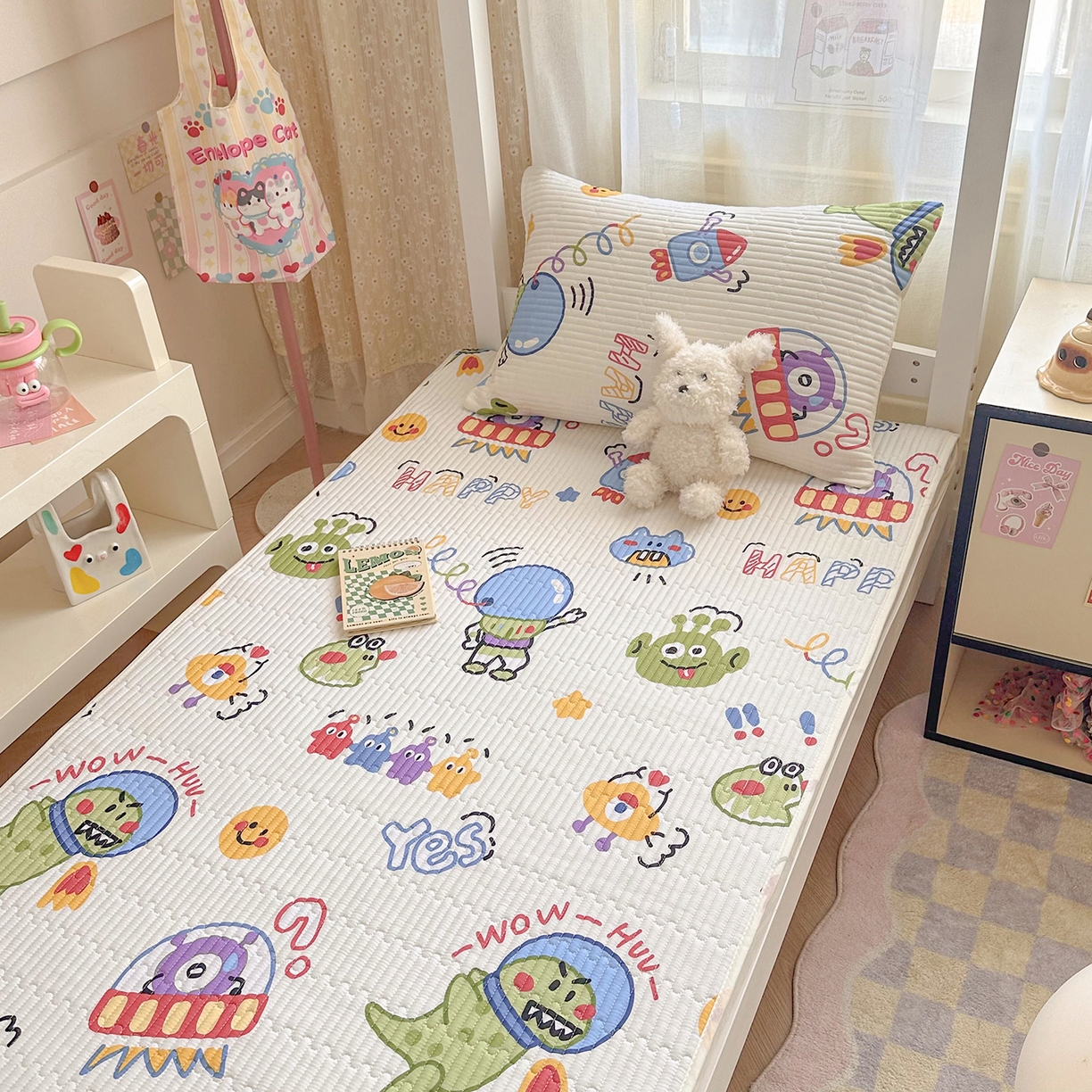 91家纺网 家纺一手货源 找家纺 妮可 2025热款学生床全棉夹棉多功能床垫-床盖 玩具总动员