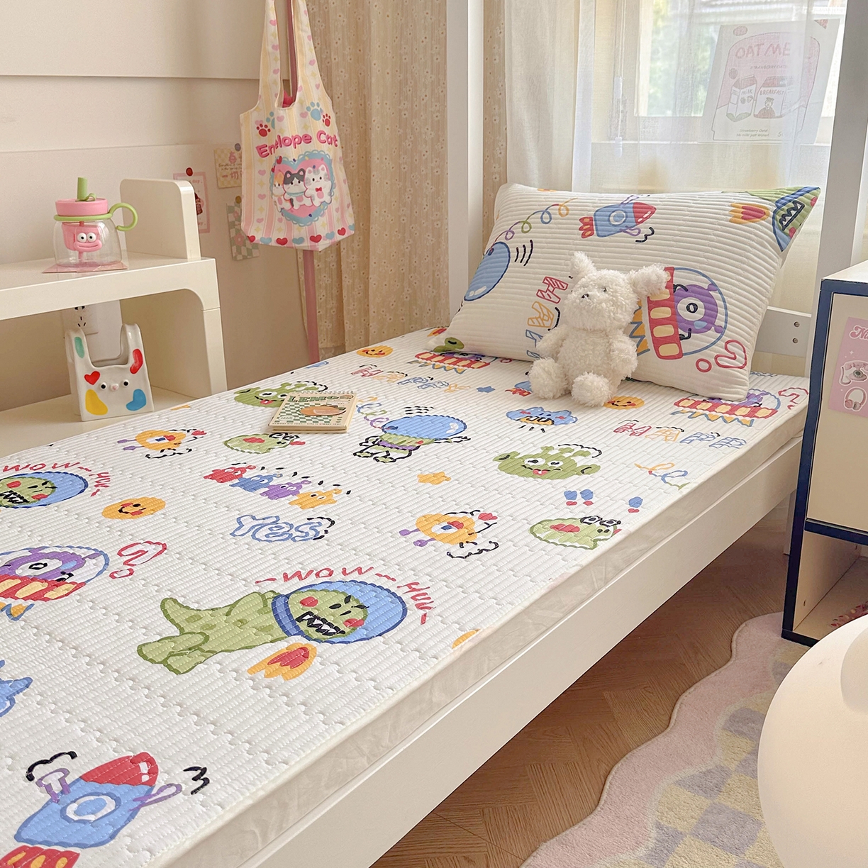 91家纺网 家纺一手货源 找家纺 妮可 2025热款学生床全棉夹棉多功能床垫-床盖 玩具总动员