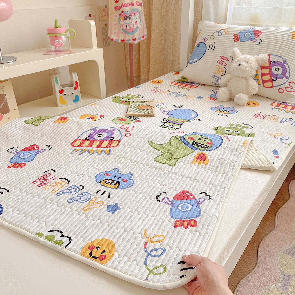91家纺网 家纺一手货源 找家纺 妮可 2025热款学生床全棉夹棉多功能床垫-床盖 玩具总动员