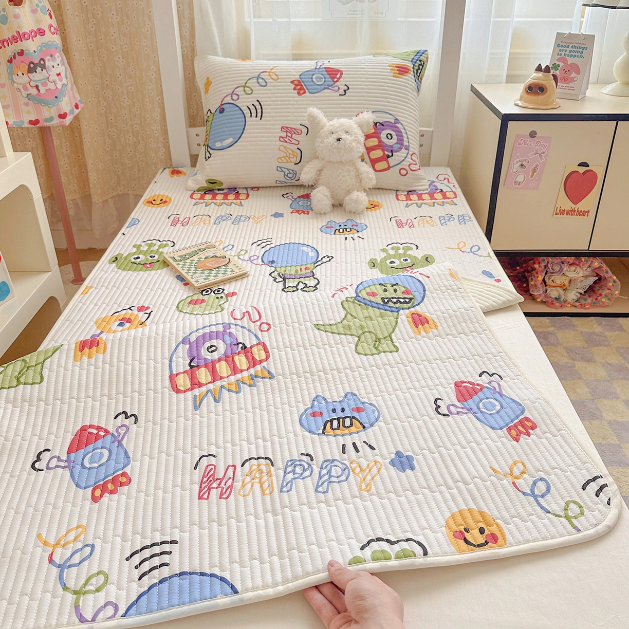 91家纺网 家纺一手货源 找家纺 妮可 2025热款学生床全棉夹棉多功能床垫-床盖 玩具总动员