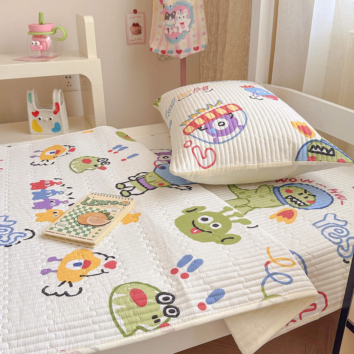 91家纺网 家纺一手货源 找家纺 妮可 2025热款学生床全棉夹棉多功能床垫-床盖 玩具总动员