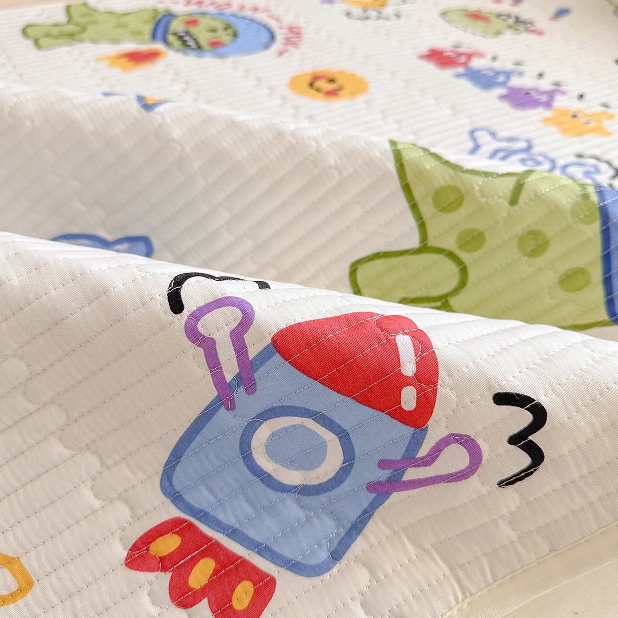 91家纺网 家纺一手货源 找家纺 妮可 2025热款学生床全棉夹棉多功能床垫-床盖 玩具总动员