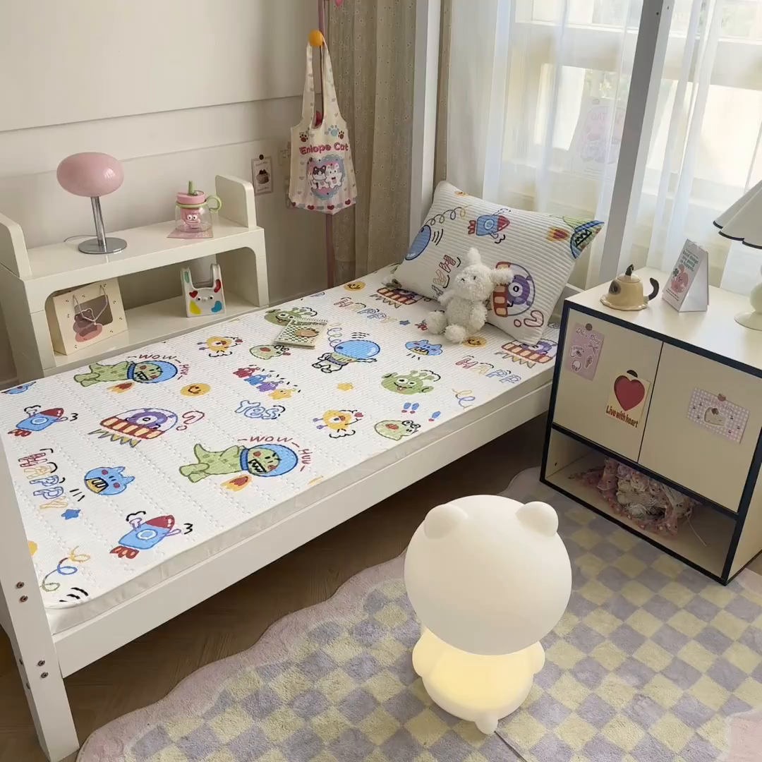 91家纺网 家纺一手货源 找家纺 妮可 2025热款学生床全棉夹棉多功能床垫-床盖 玩具总动员