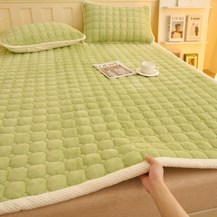 91家纺网 家纺一手货源 找家纺 （总）缦吉 2025冬季新款亲肤舒适简约牛奶绒床垫床褥子