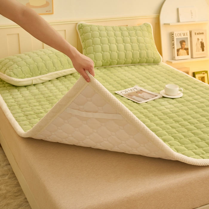 91家纺网 家纺一手货源 找家纺 （总）缦吉 2025冬季新款亲肤舒适简约牛奶绒床垫床褥子