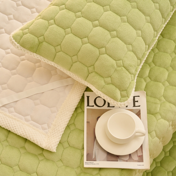 91家纺网 家纺一手货源 找家纺 （总）缦吉 2025冬季新款亲肤舒适简约牛奶绒床垫床褥子