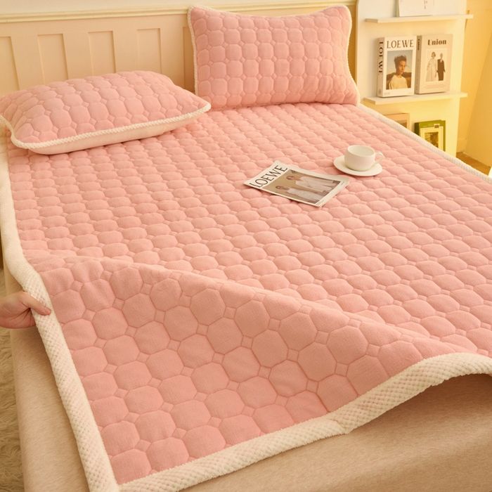 91家纺网 家纺一手货源 找家纺 缦吉 2025冬季新款亲肤舒适简约牛奶绒床垫床褥子 浅粉