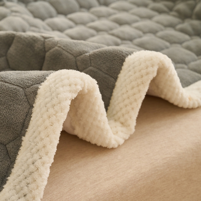 91家纺网 家纺一手货源 找家纺 缦吉 2025冬季新款亲肤舒适简约牛奶绒床垫床褥子 银灰