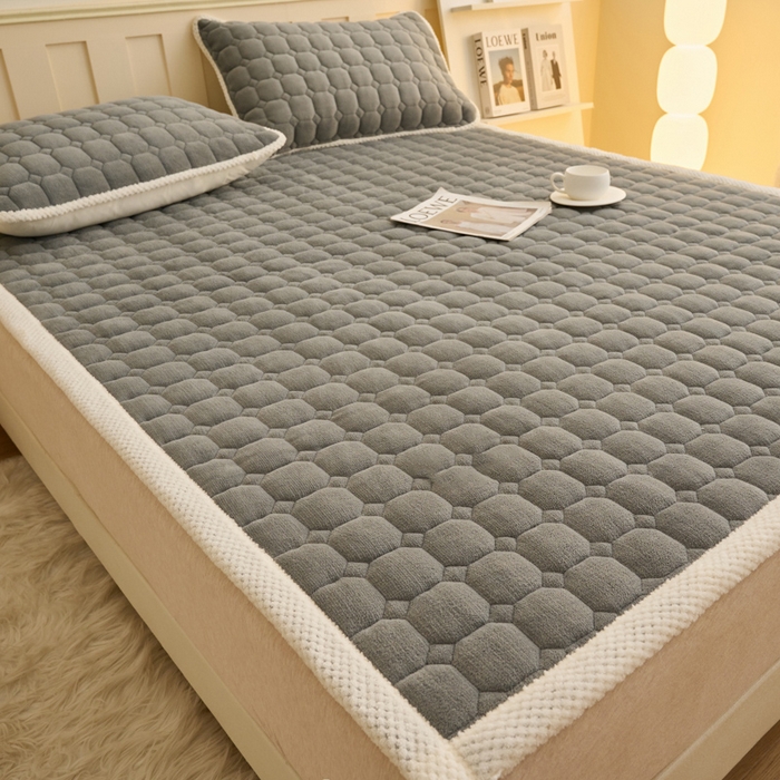 91家纺网 家纺一手货源 找家纺 缦吉 2025冬季新款亲肤舒适简约牛奶绒床垫床褥子 银灰