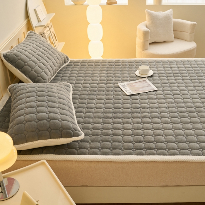 91家纺网 家纺一手货源 找家纺 缦吉 2025冬季新款亲肤舒适简约牛奶绒床垫床褥子 银灰