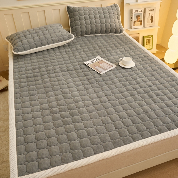 91家纺网 家纺一手货源 找家纺 缦吉 2025冬季新款亲肤舒适简约牛奶绒床垫床褥子 银灰